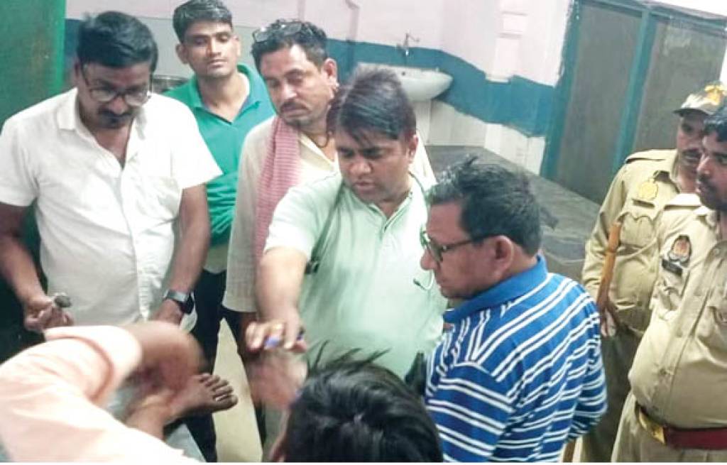 पूर्व प्रधान के बेटे को मारी गोली