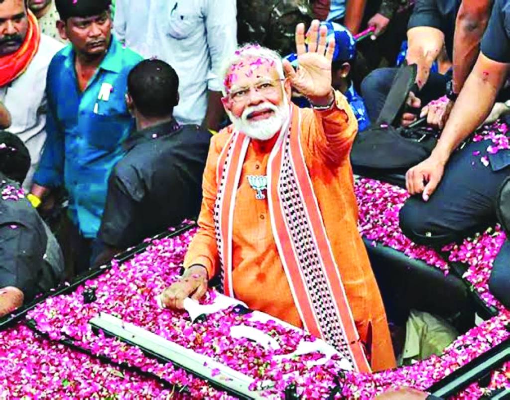 काशी में पीएम के मेगा रोड शो की तैयारी