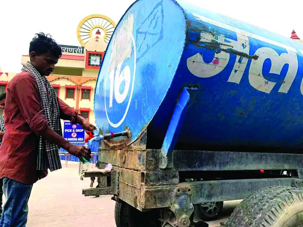 कैंट के सर्कुलेटिंग-एरिया में पानी के लिए तरसते राहगीर
