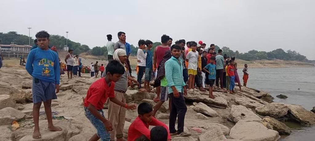  सहेलियों के साथ गंगा स्नान करने गई बालिका डूबी, कड़ी मशक्कत के बाद बरामद हुआ शव