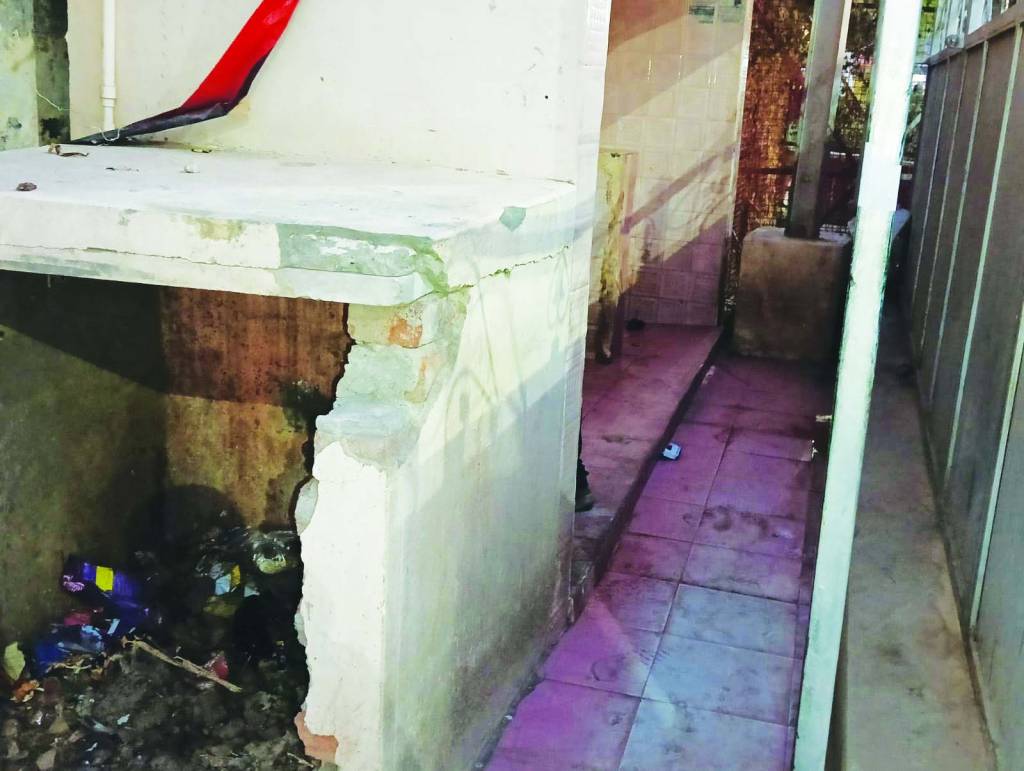 स्वच्छता अभियान को मुंह चिढ़ाता सार्वजनिक शौचालय 