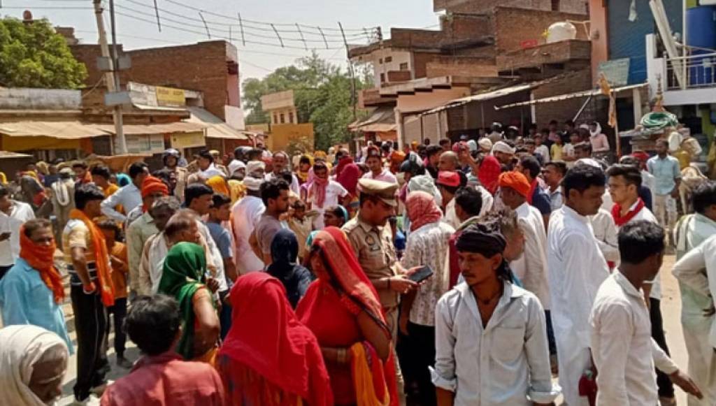 बाइक में टक्कर लगी तो माफी मांगकर जाने लगा ट्रैक्टर चालक, नाराज लोगों ने पीछा कर पीट-पीटकर ले ली जान