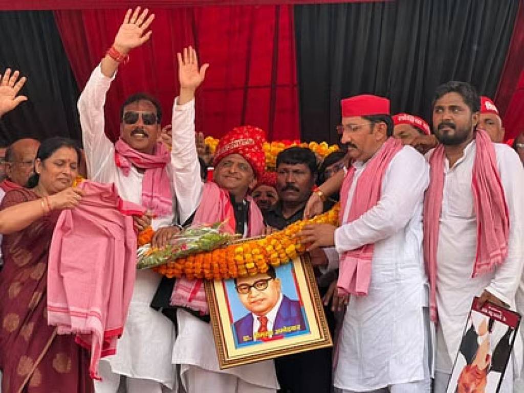  नौजवानों को नौकरी, किसानों को कर्जमाफी का दिया भरोसा, अखिलेश यादव ने मऊ की जनता को साधा
