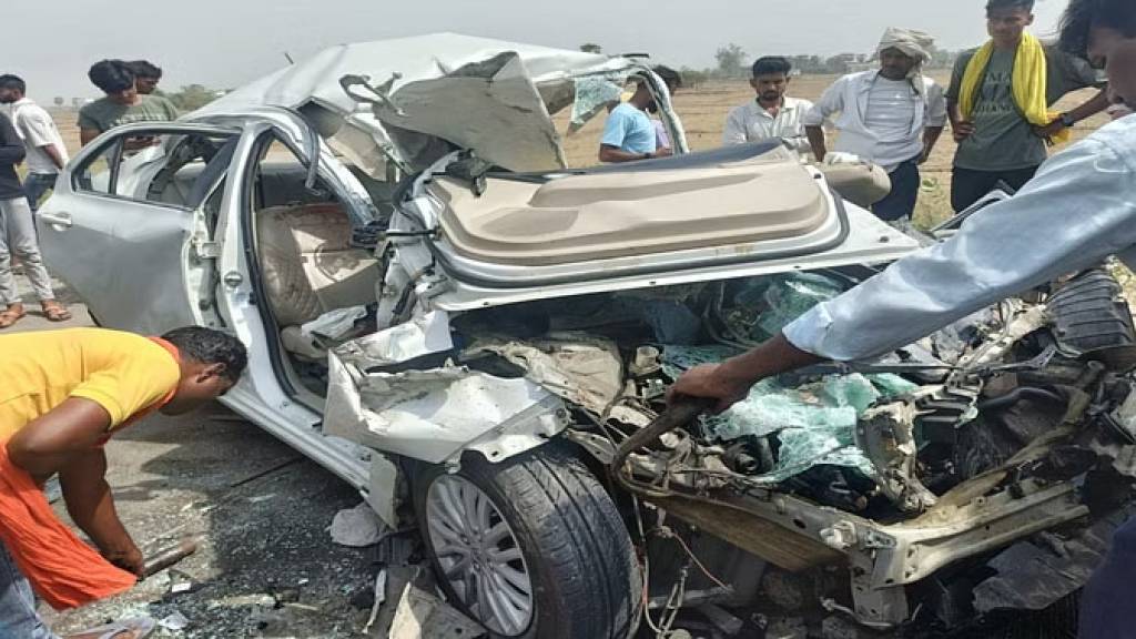 सड़क हादसे में इलाहाबाद विश्वविद्यालय के असिस्टेंट प्रोफेसर समेत तीन की मौत