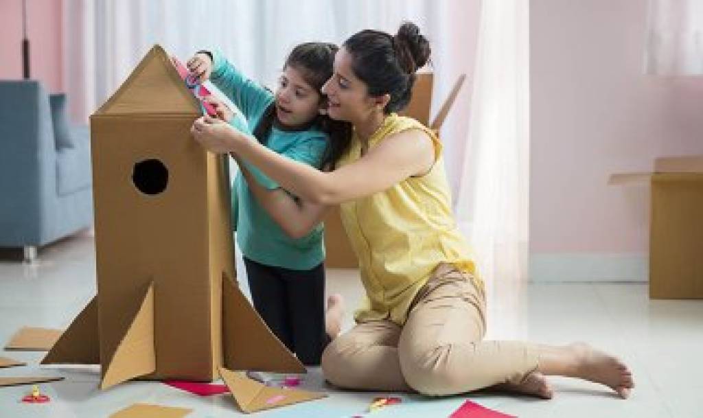 Parenting Tips: अगर आपके बच्चे में है चिड़चिड़ापन तो पिटने से नहीं इन तरीकों से दूर होगा