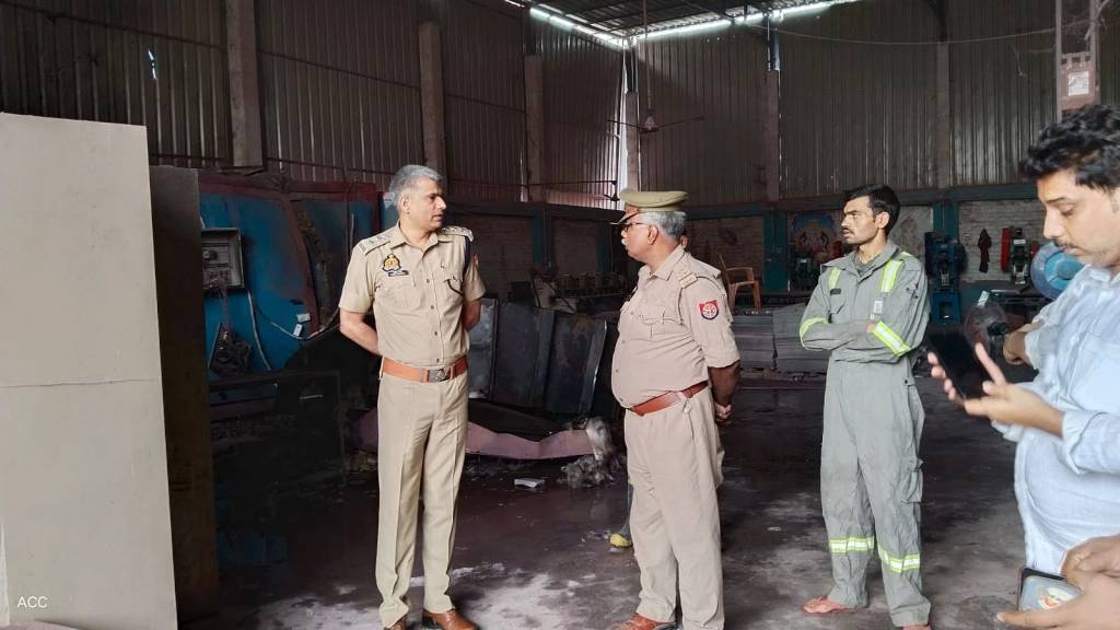 फैक्ट्री में धमाके से दहल गया इलाका, लगी भीषण आग, एक घायल