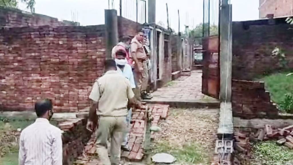 दुर्गंध से चकराया लोगों का सिर, बंद मकान खुला तो अंदर पड़ी थी मजदूर की लाश