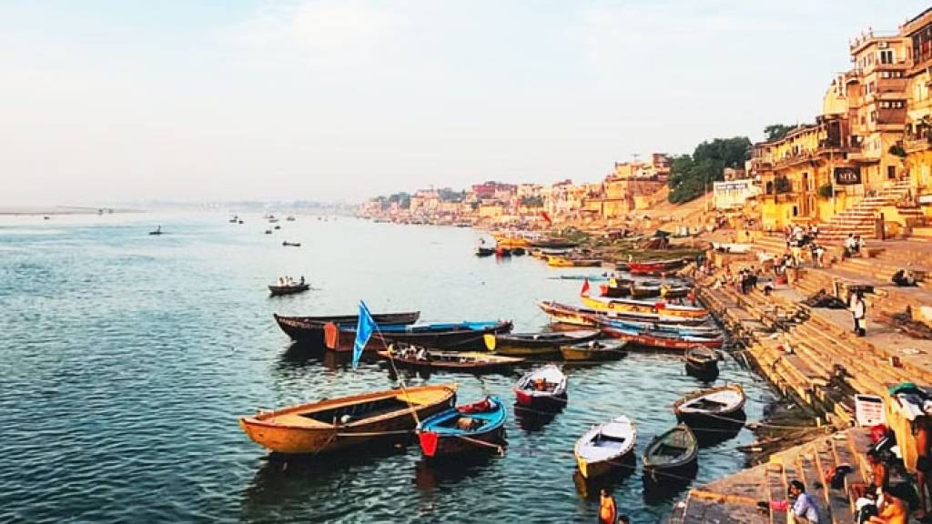 पहाड़ों पर हो रही बारिश का पूर्वांचल की नदियों पर असर, काशी में हर घंटे 10 मिमी बढ़ रहा गंगा का जलस्तर