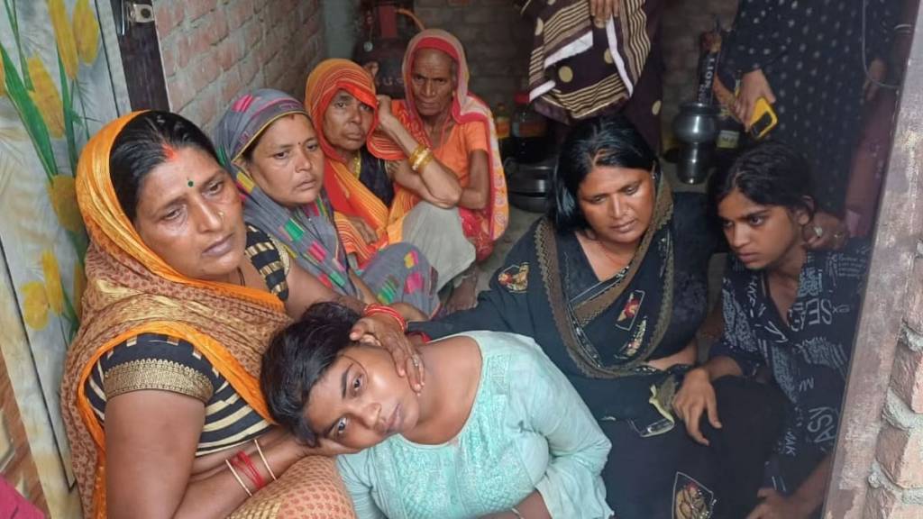 बोलेरो ने युवक को रौंदा, ग्रामीणों में भड़का गुस्सा, सड़क पर किया भीषण चक्काजाम