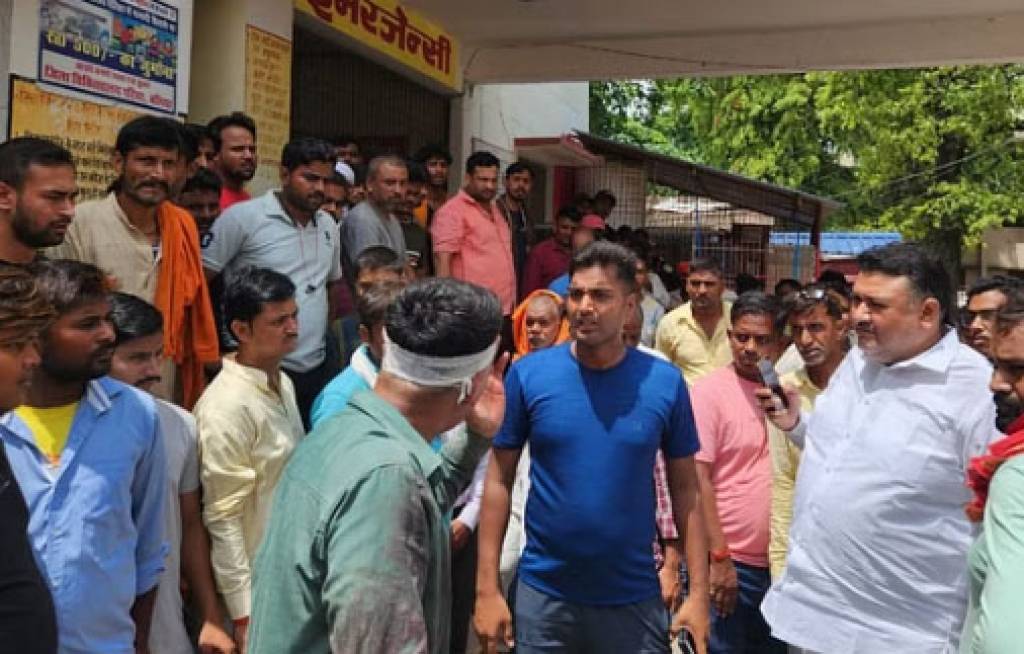 कोतवाली के सामने ही युवक पर धारदार हथियार से हमला, मौत