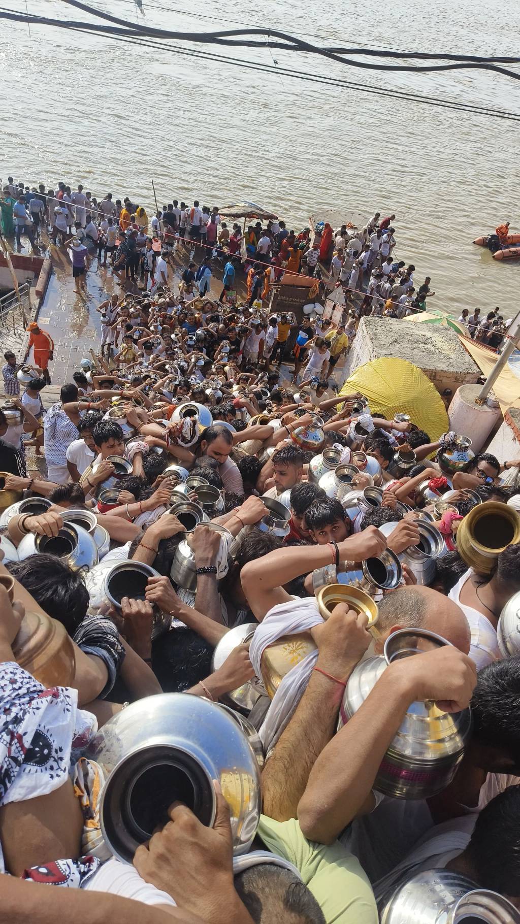 सावन का पहला सोमवार: शिवमय हुई काशी नगरी