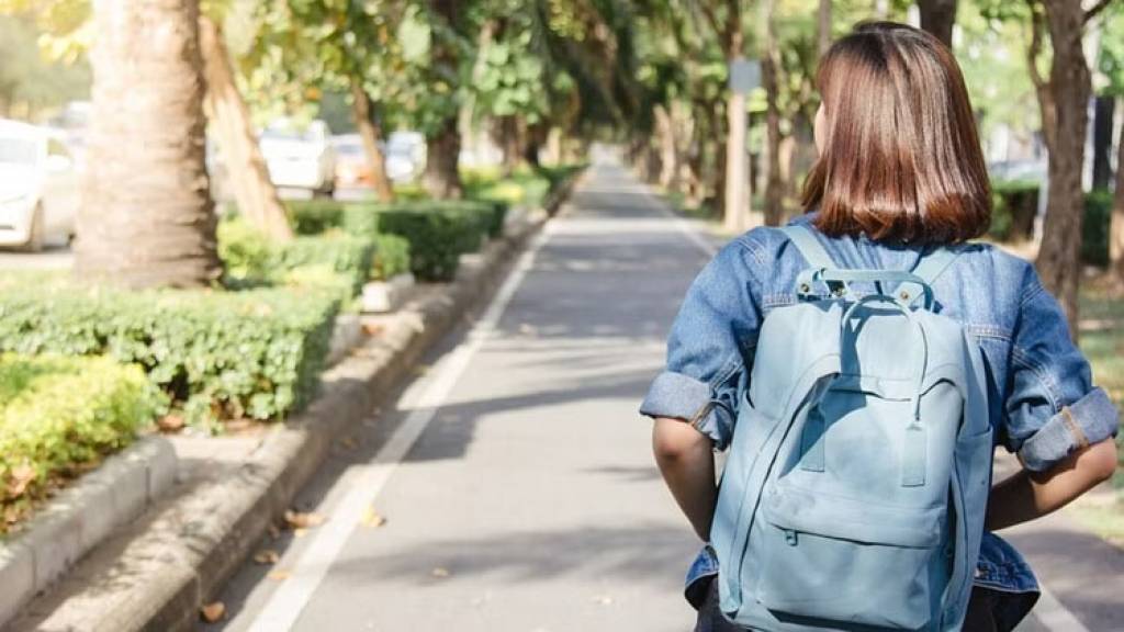 पेट दर्द होने पर बेटी को अस्पताल ले गए परिजन, सच जान उड़े होश; 8वीं की छात्रा निकली पांच माह की गर्भवती