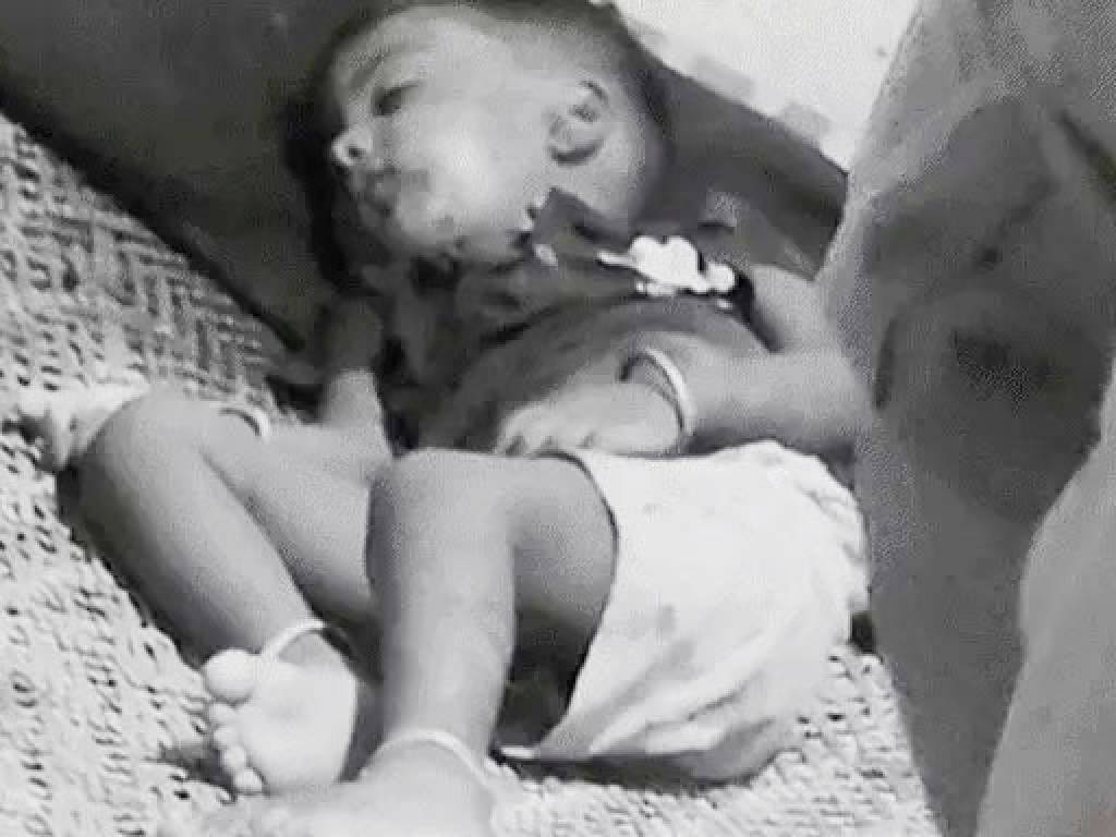 मां ने पहले बच्चे का गला रेता फिर खुद की भी काटी गर्दन