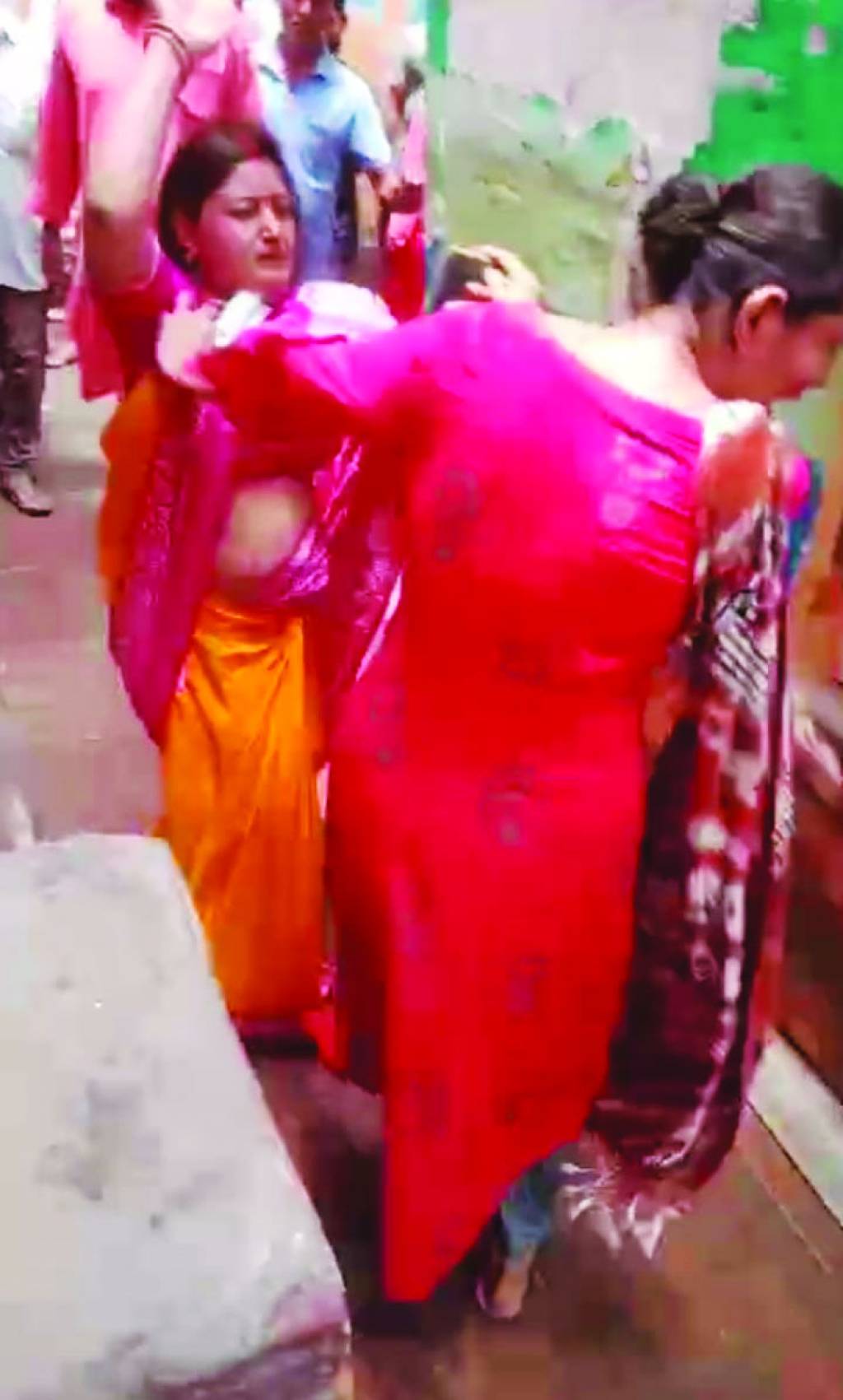 भ्रष्ट सिस्टम के चक्रव्यूह में घिरी एक अकेली लड़की