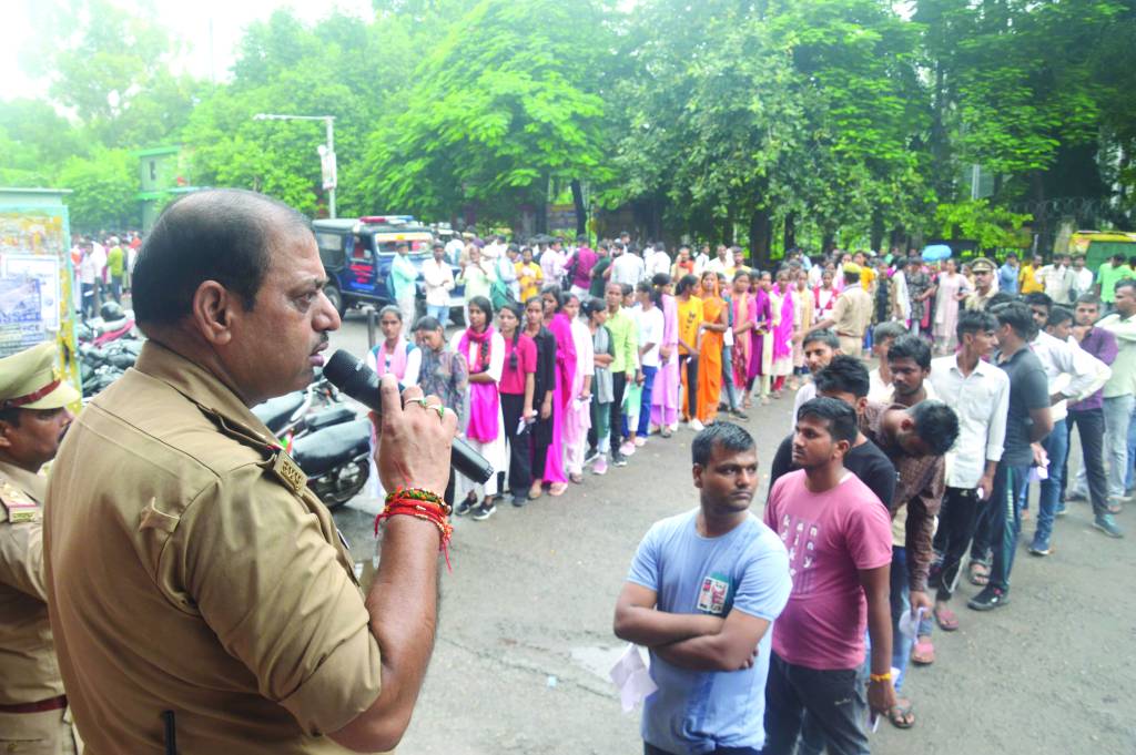 कड़ी सुरक्षा के बीच शुरू हुई पुलिस भर्ती परीक्षा