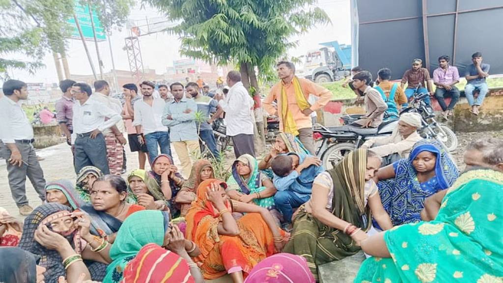 सड़क हादसों में नाना-नाती समेत तीन की मौत