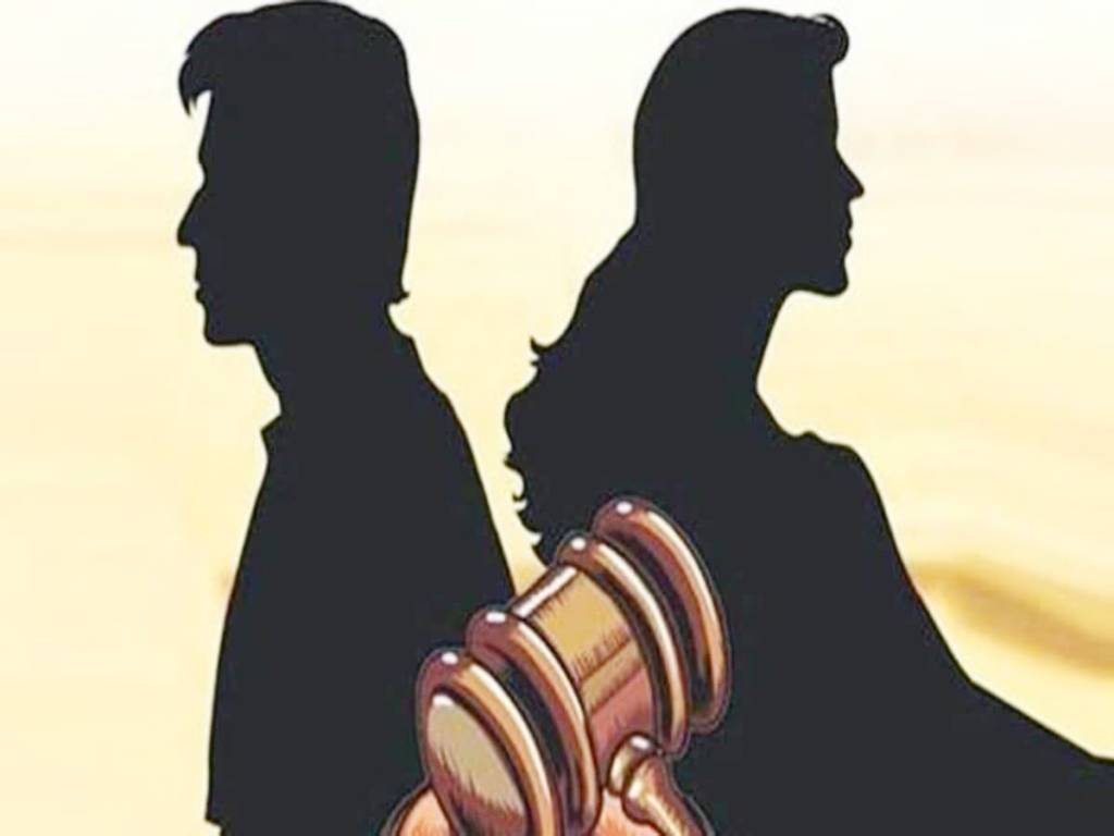 पत्नी का पति को वैवाहिक अधिकारों से दूर रखना क्रूरता, अलग कमरे में रहने पर की टिप्पणी