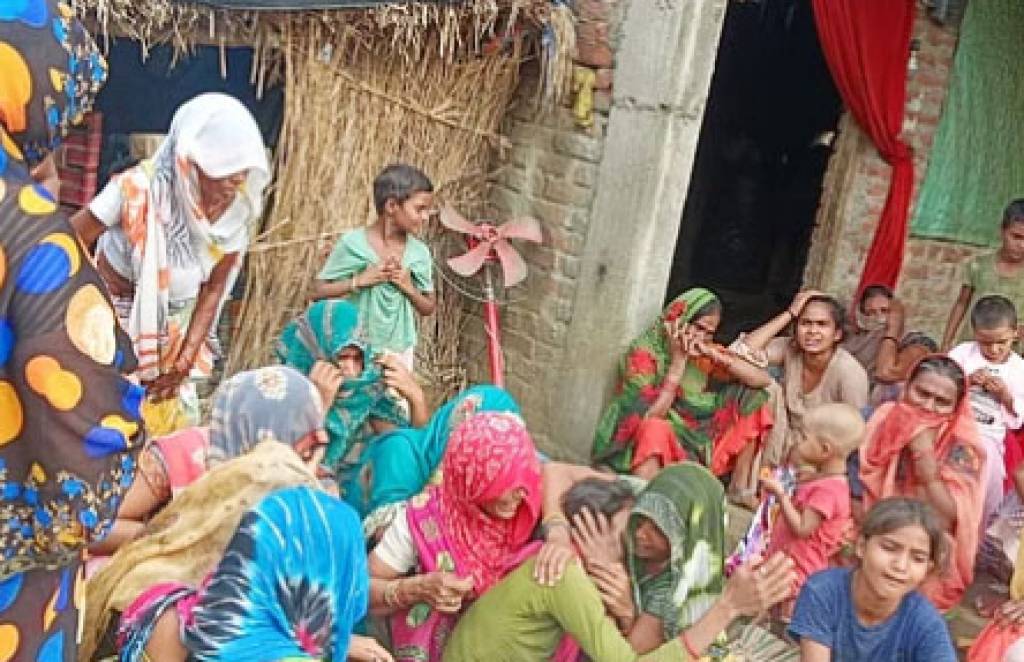 पानी भरने के विवाद में युवक की लाठियों से पीटकर हत्या