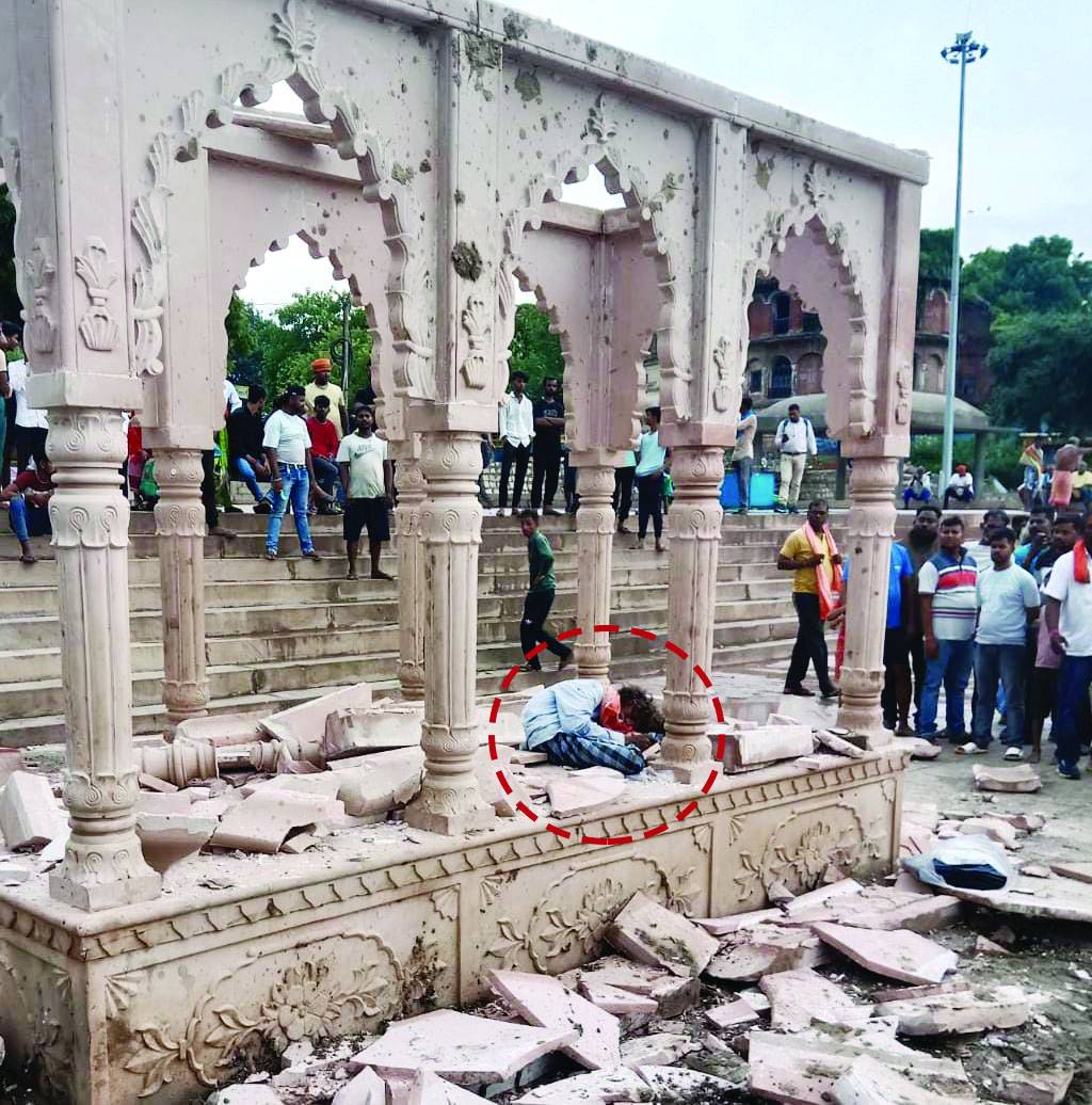 बलुआ घाट पर ढहा भ्रष्टाचार का गुंबद