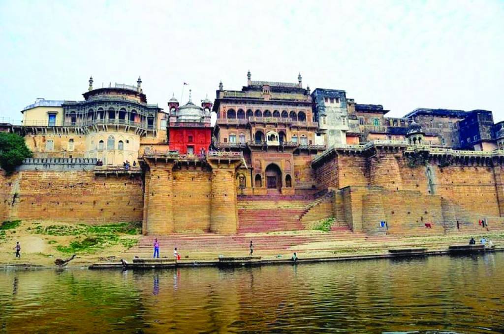 विकास की उजली चादर पर भ्रष्टाचार के स्याह धब्बे