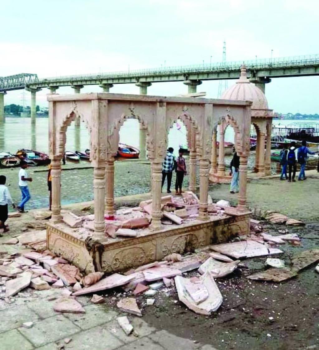 बलुआ घाट हादसा: भ्रष्टाचार के आरोप में नपे एपीएम और जेई