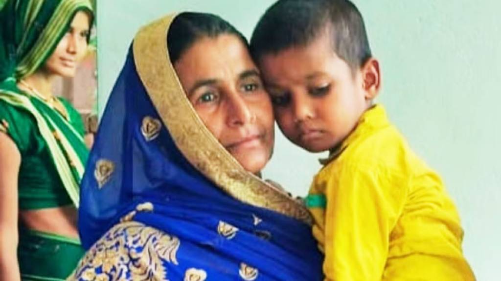 नाती को आटो में छोड़ कर फल लेने लगी नानी, चालक लेकर चला गया