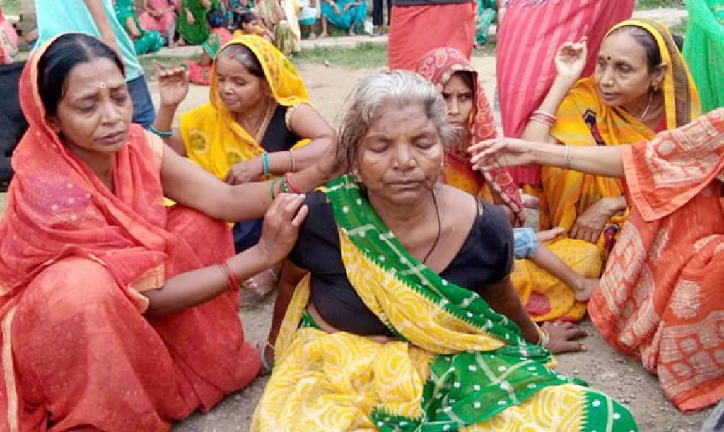 बाढ़ की आफत के बीच सूनी हुई मां की गोद