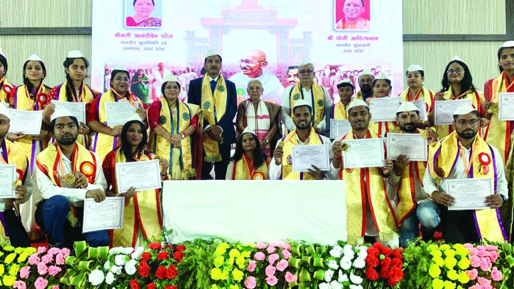 विद्यापीठ दीक्षांत समारोह : गुल हो गई बिजली, खराब हुआ माइक