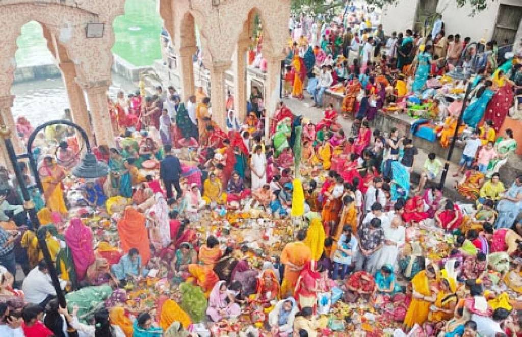 माताओं ने जीवित्पुत्रिका पर रखा निराजल व्रत