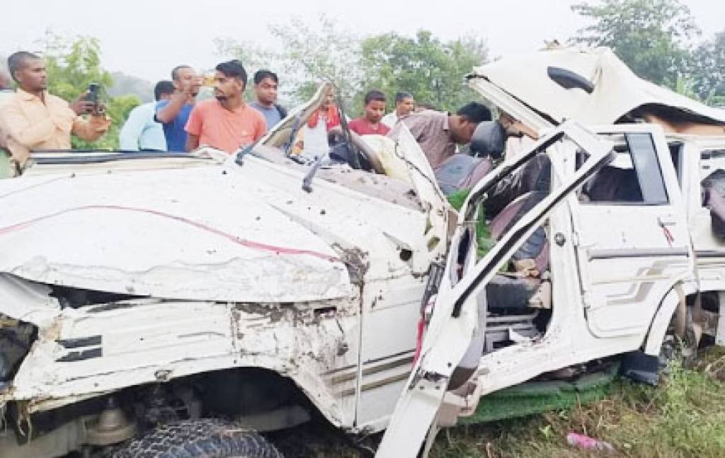 सड़क हादसे में चार दोस्तों की गई जान, नवजात के जन्म पर बधाई देने जा रहे थे