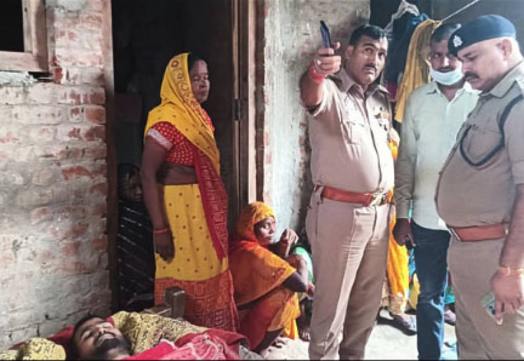 चाची- भतीजे का कमरे में मिला शव,जहर खाकर सुसाइड का संदेह