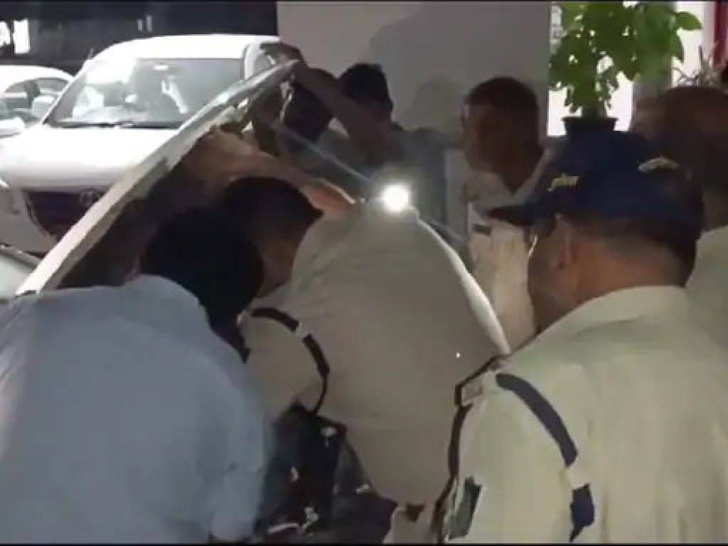 मेडिकल कॉलेज के डॉक्टर पर फायरिंग:बाइक सवार 3 नकाबपोशों ने किया हमला
