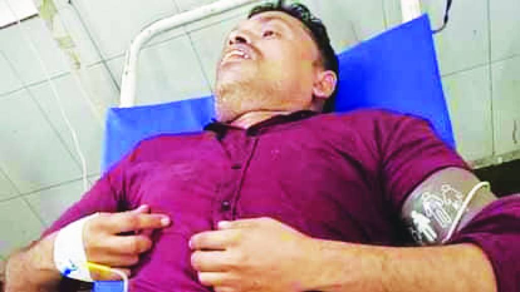 बदमाशों ने कार लूट कर चालक को झाड़ी में फेंका