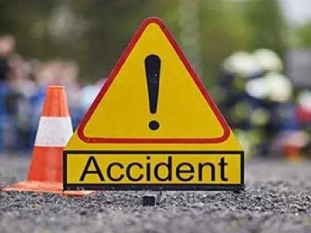 ट्रक के नीचे आने से चाचा भतीजी की दर्दनाक मौत, ओवरटेक करते समय हुआ हादसा