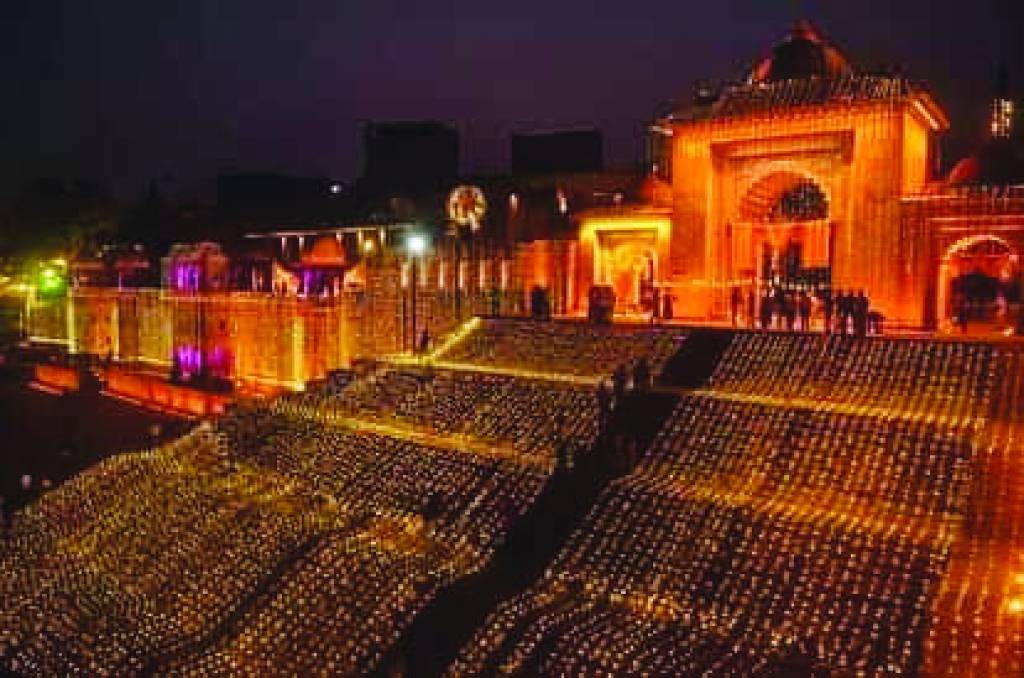 मोक्ष की नगरी में देवताओं का महापर्व