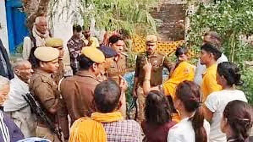 बेटे ने फावड़े से की मां की हत्या