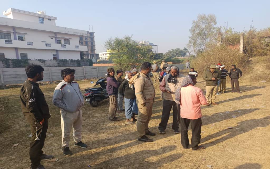युवक की सिर कूचकर हत्या, झाड़ियों में फेंका मिला शव