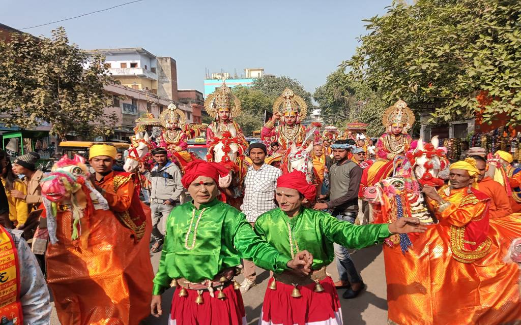 काशी विश्वनाथ के 3 साल पूरे होने पर निकली गई शोभायात्रा, 11 झांकियां बनीं आकर्षण का केंद्र