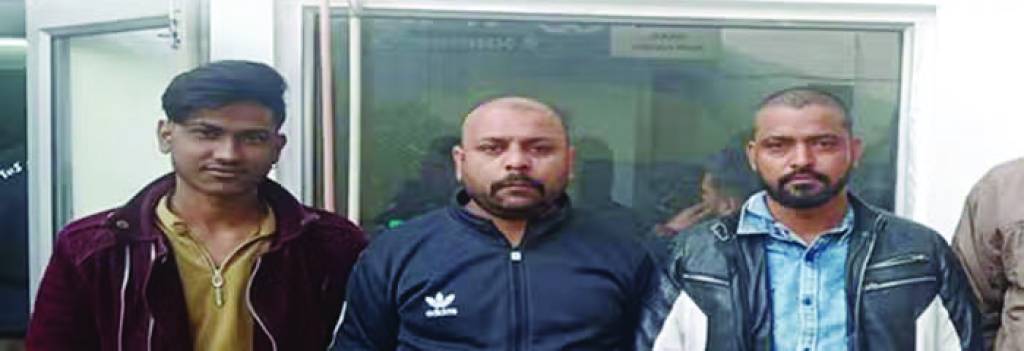 बाल उगाने का दावा करने वाले के सिर पर खुद नहीं बाल