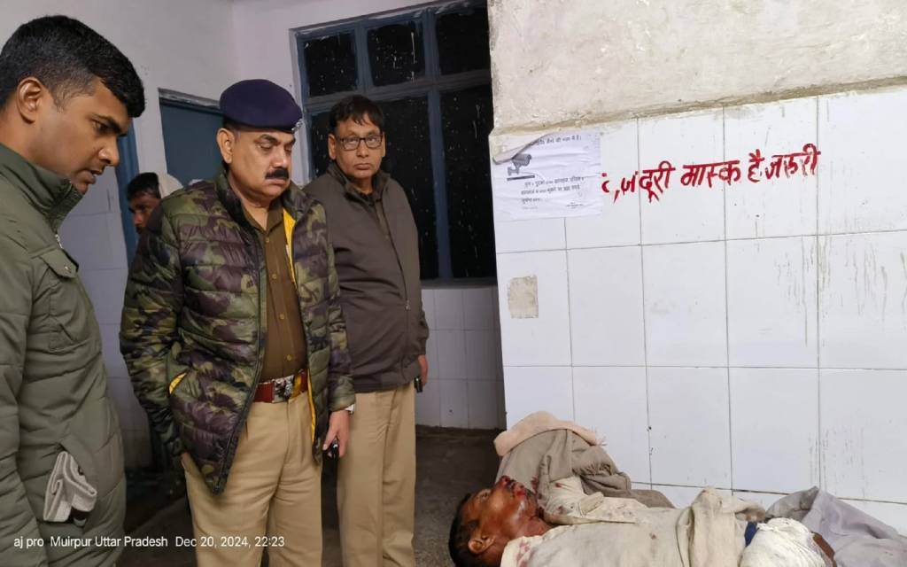 श्रमिकों से भरी पिकअप अनियंत्रित होकर पलटी, महिला सहित आठ घायल
