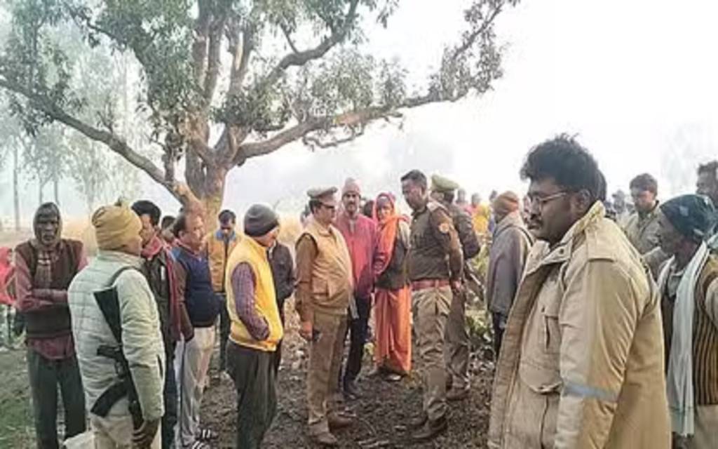 पेड़ से लटका मिला युवक का शव, परिजनों ने लगाए हत्या कर शव लटकाने का आरोप