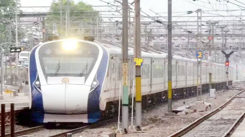 किशोरी ने ट्रेन के आगे कूदकर दी जान, टुकड़ों में कटकर मौत