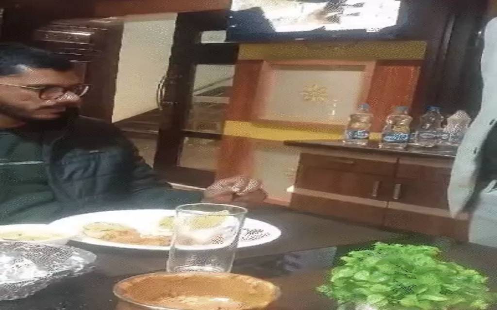 वाराणसी में ऑर्डर किया पनीर मिला चिकन, होटल में कस्टमर ने किया हंगामा, कहा-मेरा धर्म भ्रष्ट करवाओगे क्या?