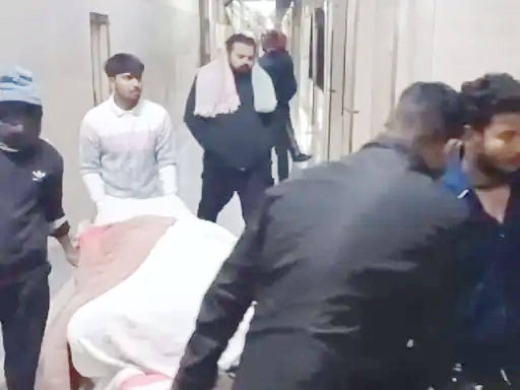 घर में घुसकर युवक की हत्या,आरोपियों ने की 6 राउंड फायरिंग