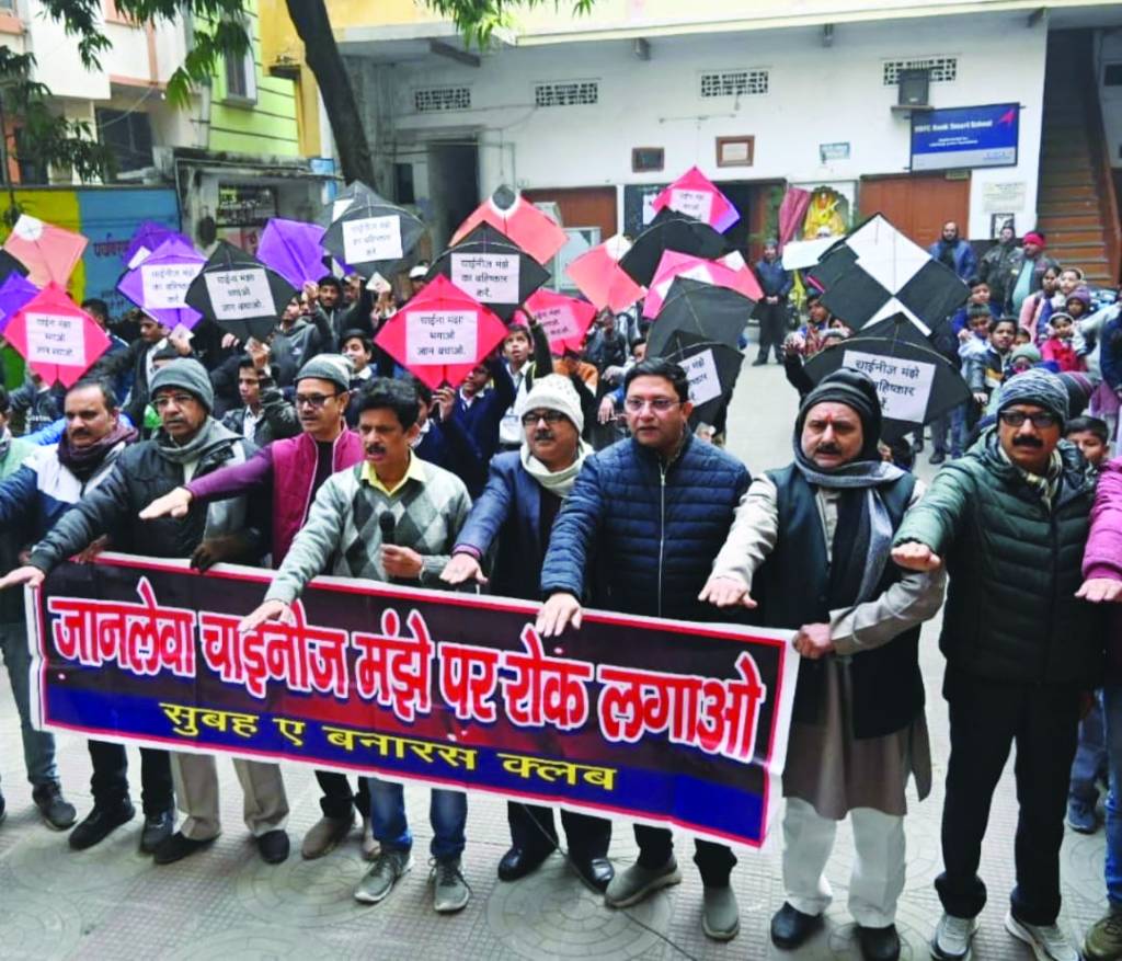 सरकारी आदेशों की धज्जियां उड़ाकर चमका रहे नेतागिरी
