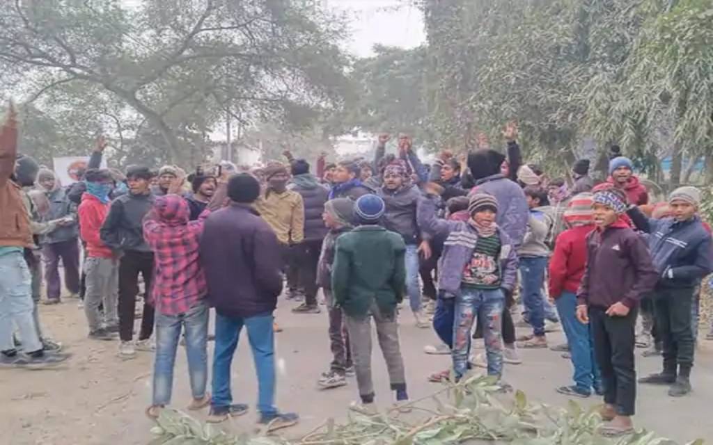 वाराणसी में अंबेडकर की प्रतिमा क्षतिग्रस्त, ग्रामीणों ने जताई नाराजगी
