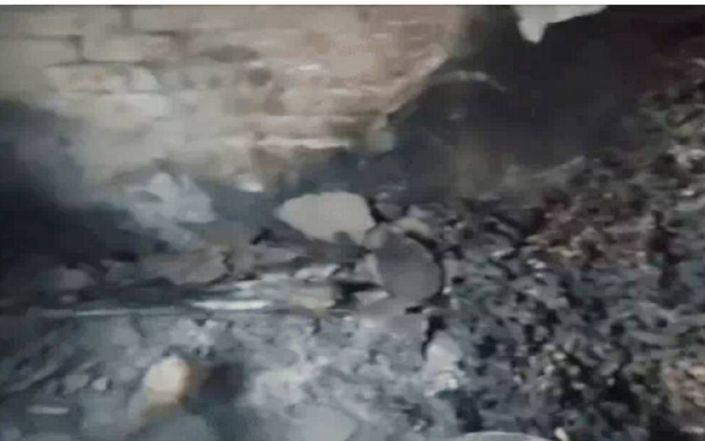 Varanasi: सब्जी मंडी की दुकान में संदिग्ध परिस्थितियों में लगी आग, हजारों की सब्जी जलकर राख