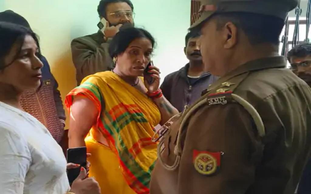 वाराणसी में पारिवारिक विवाद के बाद युवक ने फांसी लगा कर दी जान, परिजनों में मचा कोहराम