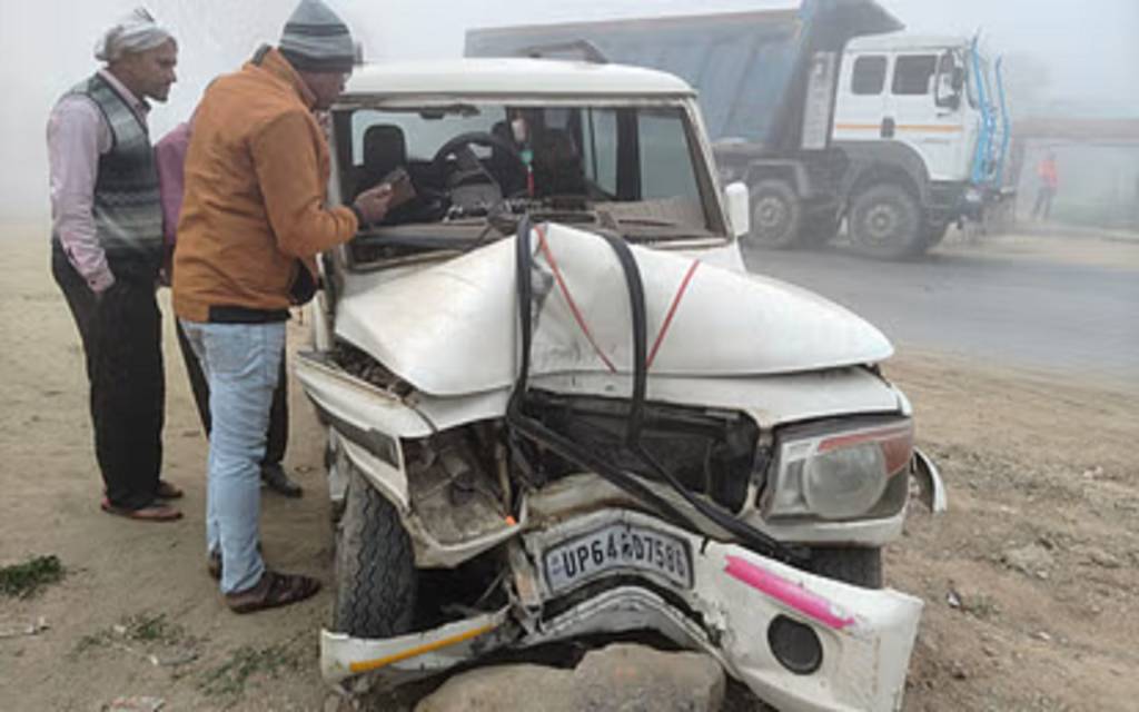 नेशनल हाईवे पर दो लोगों की मौत, बर्थडे पार्टी में जाते समय डिवाइडर से टकराई तेज रफ्तार बोलेरो