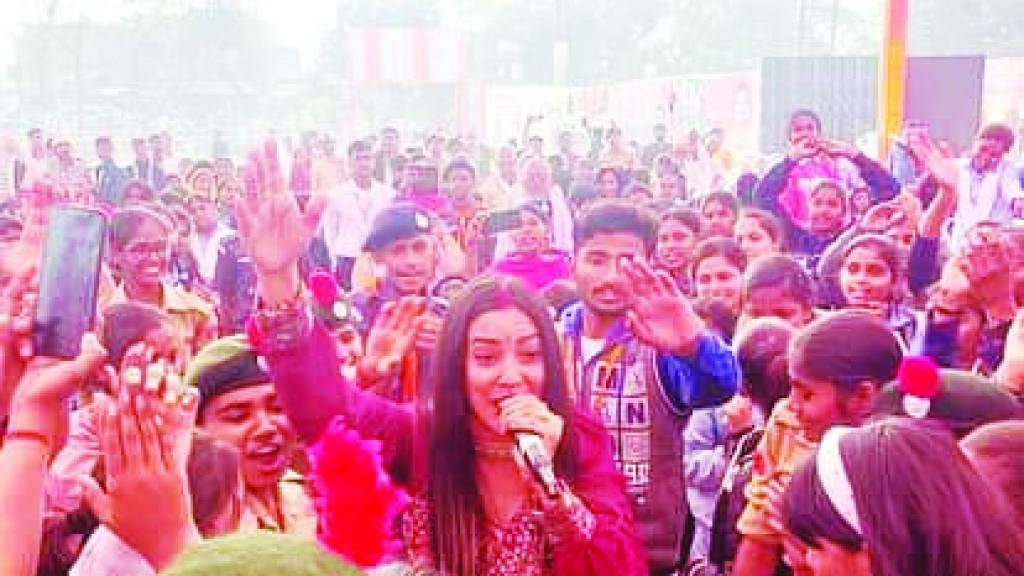 महोत्सव में सुर संग्राम के विजेताओं ने छेड़ी सुरों की तान